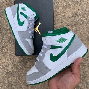 Jordan 1 Mid Pine Green Smoke Grey Size 6Y